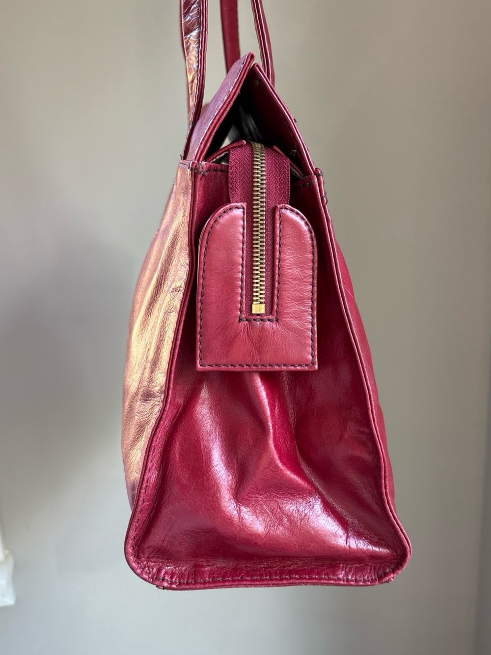 HOBO Red Leather Shoulder Bag with boho vibe floral interior - Picture 3 of 7